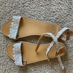 Shoes, size 8 in women’s, white